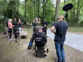 Dreharbeiten im Park von Schloss Eldingen © nordmedia