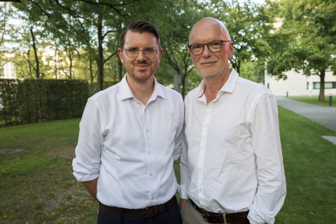 Leiter der Vertretung des Landes Niedersachsen beim Bund Axel Rienhoff mit Thomas Schäffer