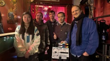 Am Set im Kino im Sprengel in Hannover (v.l.): Regisseurin Viv Li, Förderreferent Michal Honnens (nordmedia), Kameramann Grimm Vandekerckhove, Hauptdarsteller Zezhi Long und Produzent Julian Schwandner © nordmedia