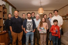 Cast und Crew von MORGEN WAR KRIEG (v.l.): Fabian Gamper (Kamera), Mehmet Aktas (Koroduzent mitosfilm), Ulrich Matthes (Rolle Stuber), Hüseyin Tabak (Produzent epikfilm), Enno Trebs (Rolle Jonas), Friedhelm Ptok (Rolle Wolfgang), Naila Schuberth (Rolle Leonie), Susanne Bredehöft (Rolle Wibke), Kathrin Rodemeier (Producerin), Cihan Tabak (Rolle Junge am jenseitigen Ufer), Nicolas Ehret (Autor und Regisseur) , nicht auf dem Foto: Daniel Ehrenberg (Koproduzent eyrie entertainment) © Kai Senf