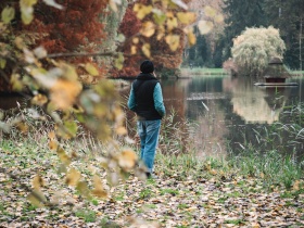 Teilnehmerin des Audiowalks zum Thema Tod und Trauer