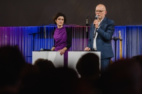 Staffelstabübergabe der nordmedia (v.l.): Meike Götz und Thomas Schäffer.
© nordmedia | eventfotografen.berlin Konstantin Gastmann/Jens Ahner